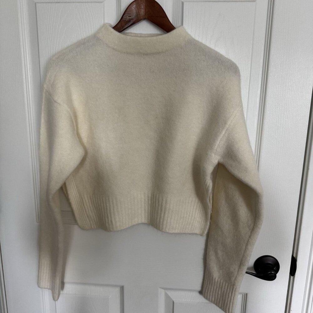 NWOT Zara Cream Cropped Chic Sweater Size Small